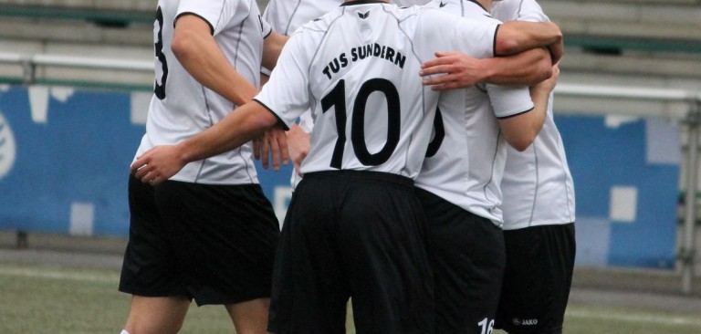 Sunderns U19 kämpft nach 5:0 in Dröschede weiter um den Titel