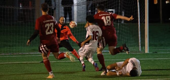 FC Neheim-Erlenbruch schlägt schon nach 21 Sekunden den Viertelfinal-Kurs ein